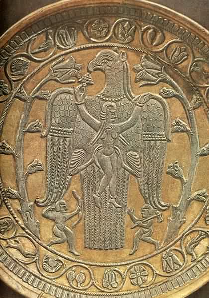 Священная птица и богиня плодородия. Серебряная чаша. Иран. VI–VII вв. н.э.