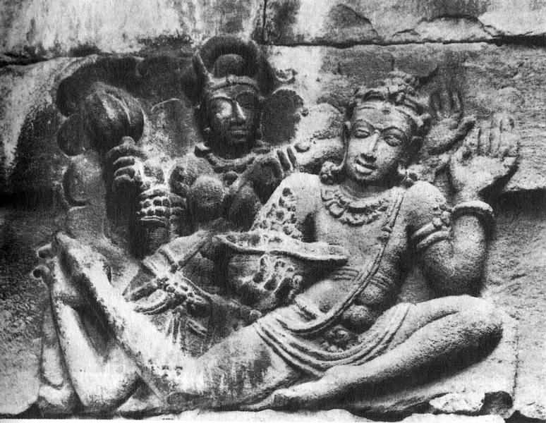 Летающие гандхарвы. Скульптурный фриз на индийском храме. VIII в.